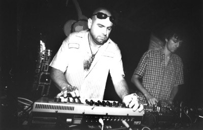al_live.jpg 23274 bytes